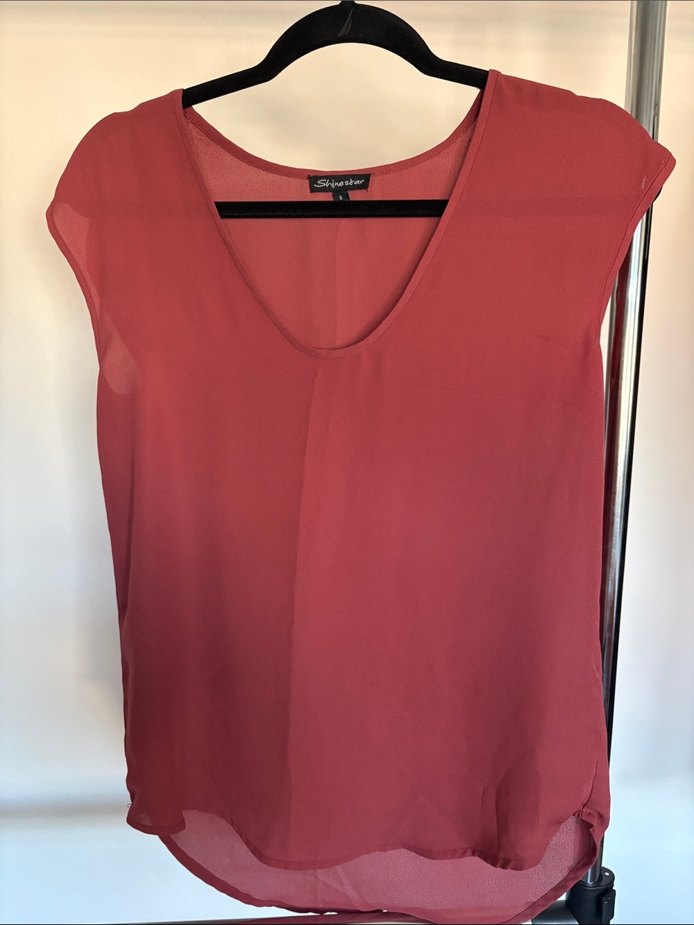 Silhouette Rose Scoop-Neck Cap Sleeve Camisole
